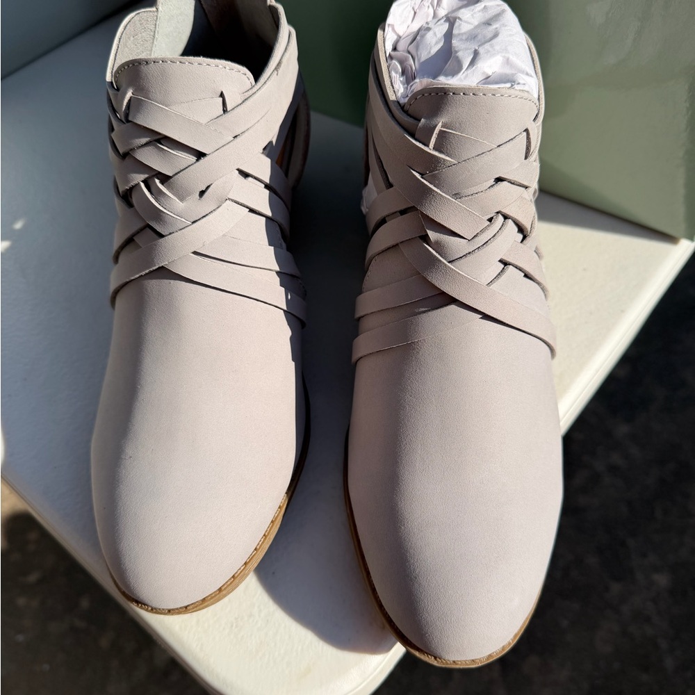 Women's Ankle Boots in Light Gray